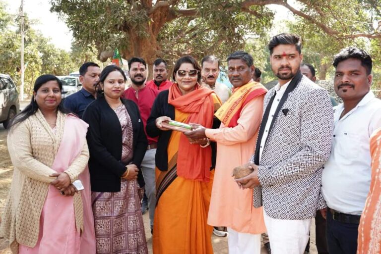 विधायक रेणुका ने हरचौका में की प्रभु श्रीराम की आराधना।