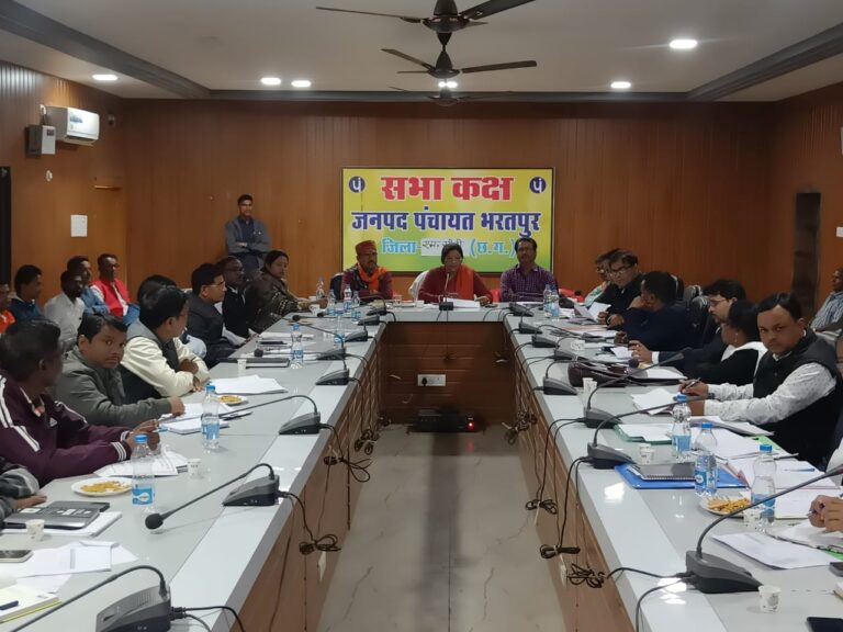 अधिकारी कागजी नहीं, जमीनी स्थिति बताए : रेणुका सिंह।