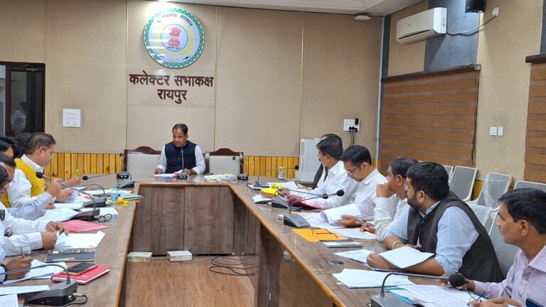 राजस्व अमला अपने सूचना तंत्र को सक्रिय एवं मजबूत करें: डॉ. गौरव सिंह।