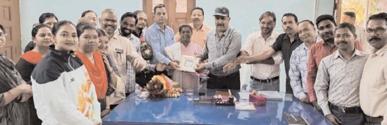 नव पदस्थ डीईओ से शरीरिक शिक्षा शिक्षक संघ ने की सौजन्य भेंट।