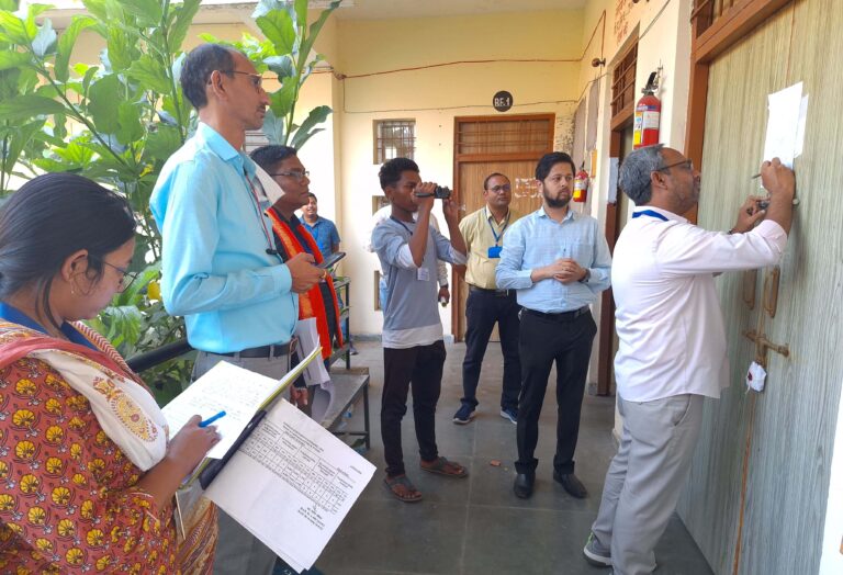 शासकीय पॉलिटेक्निक कॉलेज स्थित स्ट्रांग रूम को किया गया सील।