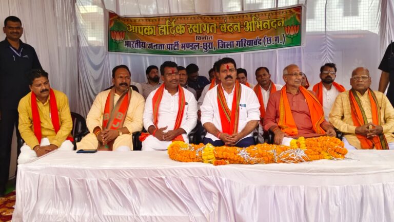 डिप्टी सीएम विजय शर्मा गरियाबंद जिले के दौरे में कहा मोदी के 10 सालों का काम सिर्फ ट्रेलर था अभी फिल्म बाकी है।