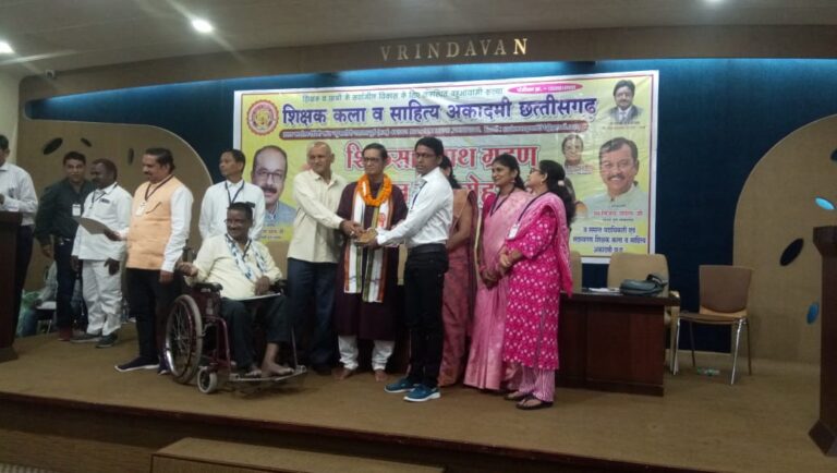 राज्य स्तरीय उत्कृष्ट शिक्षक सम्मान 2024 से सम्मानित से हुए व्याख्याता देवकुमार बिरको।
