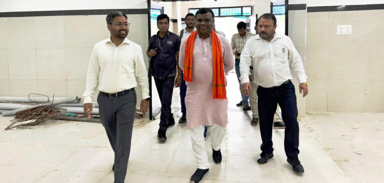 विधायक एवं कलेक्टर ने जिला अस्पताल का किया निरीक्षण