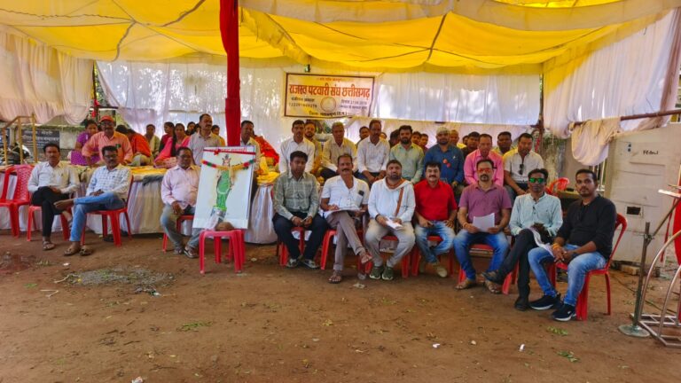 पटवारीयों द्वारा जारी ३२ सुत्रीय मांगों का शिवसेना ने किया समर्थन।