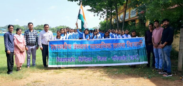 भारतीय ध्वज तिरंगा राष्ट्र का प्रतीक है।