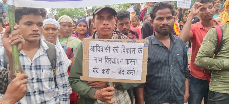 इंद्रावती कोर क्षेत्र के हजारों ग्रामीणों ने रैली निकाल कर विस्थापन का किया विरोध।