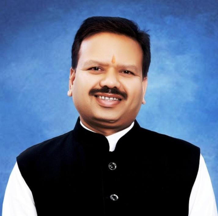 टोकन नहीं कटने से समितियों के चक्कर लगाने किसान विवश : विनोद।