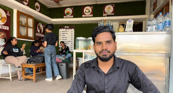 प्रधानमंत्री रोजगार सृजन कार्यक्रम :प्रेमनारायण का ’प्रेम अमृततुल्य’ टी शॉप बना आय का स्रोत।