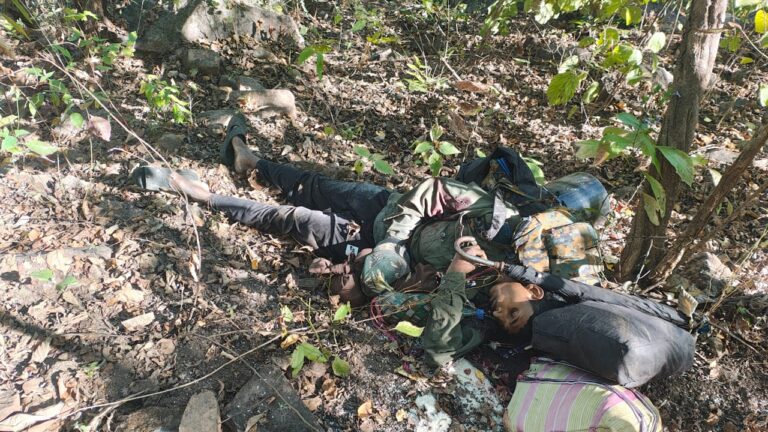 गरियाबंद में फोर्स और नक्सलियों के बीच मुठभेड़ की खबर तीन नक्सलीयों के शव बरामद ।