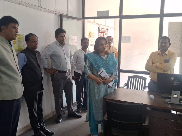 रायपुर जिले की प्रभारी सचिव एवं अपर मुख्य सचिव श्रीमती ऋचा शर्मा ने नशा मुक्ति केन्द्र का किया निरीक्षण।