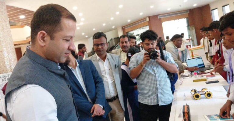 महासमुंद के एटीएल छात्रों की राज्य स्तरीय उपलब्धि, शिक्षा सचिव ने की सराहना।