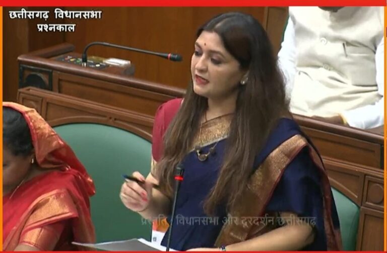 शासकीय आयुर्वेदिक महाविद्यालय रायपुर में महिला प्रोफ़ेसर के साथ दुर्व्यवहार की जांच के लिए भावना बोहरा ने विधानसभा में उठाया प्रश्न, विभागीय मंत्री ने कहा 3 दिन के भीतर होगी कार्यवाही।