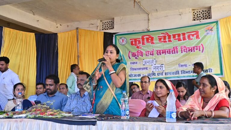 अमाली में किसान चौपाल: प्रगतिशील किसानों ने उन्नत तकनीक से खेती-किसानी के तरीके साझा किए।