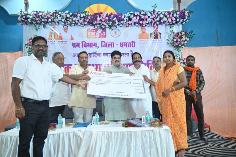 राष्ट्रीय स्वास्थ्य जांच शिविर में 500 से अधिक श्रमिक शामिल 5 रुपये में भोजन की सुविधा श्रमिक हितैषी कदम: महामहिम।