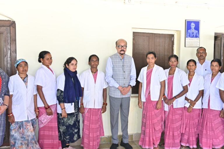 राज्यपाल श्री  डेका ने दुगली में वनधन विकास केंद्र का नारा दिया, महिलाओं की आत्मनिर्भरता को स्तर।