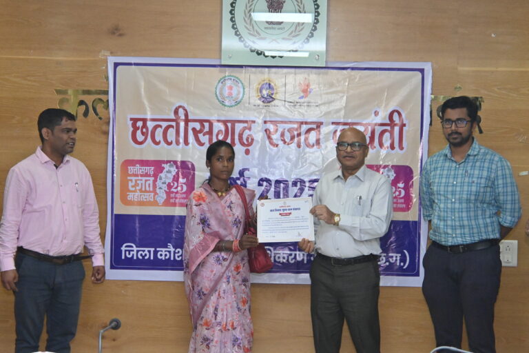 कलेक्टर ने सरपंचों से आग्रह किया है कि वे अपने ग्राम पंचायतों को बाल विवाह मुक्त बनाये।