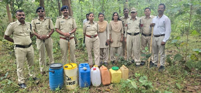 अवैध शराब पर प्रशासन ने की सख्त कार्रवाई।