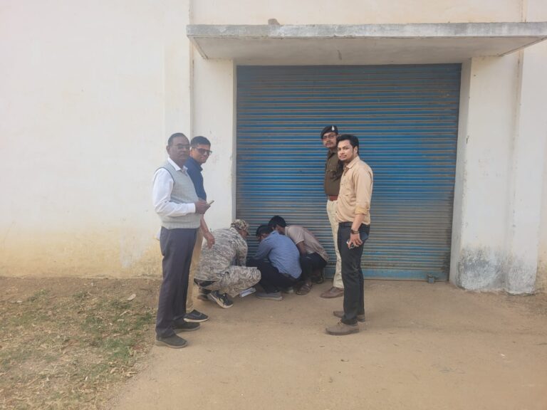 अवैध धान भंडार पर बड़ी कार्रवाई के लिए कलेक्टर श्री मिश्रा के निर्देश