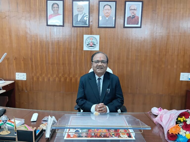 प्रतिष्ठित मीडिया शिक्षाविद प्रो. मनोज दयाल ने कुलपति कार्य दायित्व ग्रहण किया