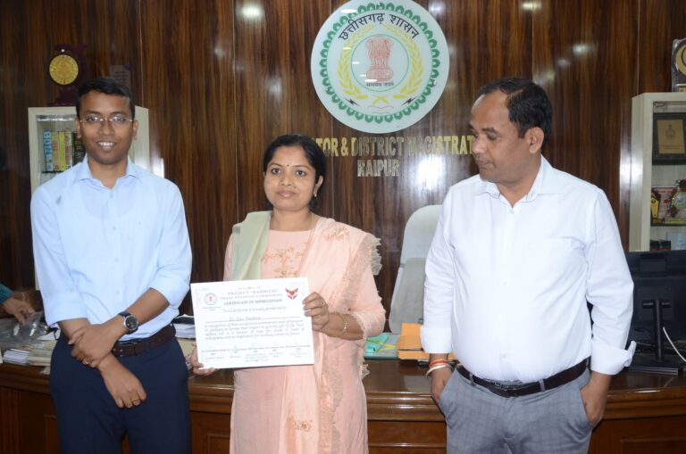 प्रोजेक्ट दधीचि से जुड़कर पशु चिकित्सक ने लिया अंगदान का संकल्प, कलेक्टर ने किया सम्मानित