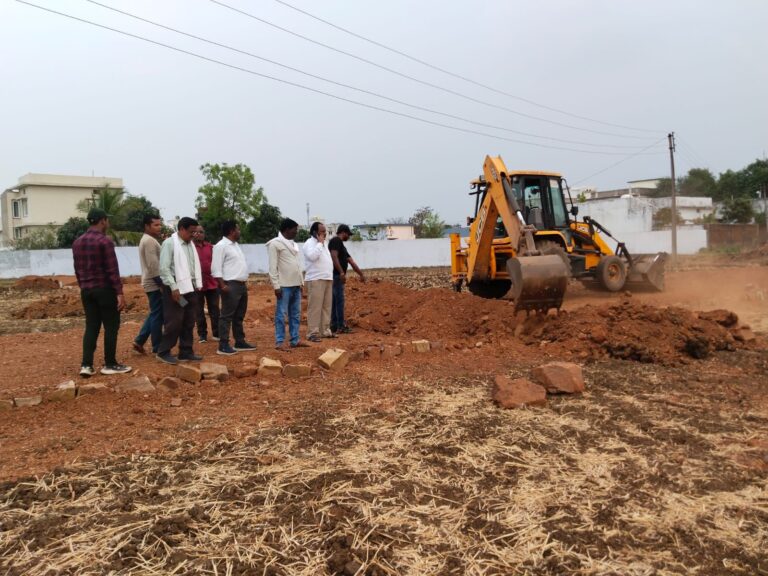 गोकुलपुर में अवैध प्लाटिंग पर बड़ी कार्रवाई, सड़क निर्माण विध्वंस कर्ज़ा जमा