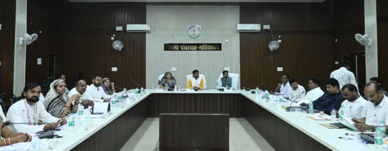जिला पंचायत की सामान्य सभा बैठक आयोजित विकास कार्यों एवं योजनाओं की प्रगति की विस्तृत समीक्षा