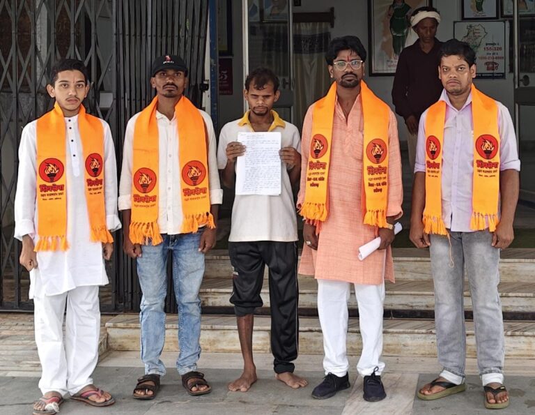 शिवसेना प्रतिनिधिमंडल ने दृष्टिबाधित व्यक्ति को शासकीय सहायता और न्याय दिलाने के लिए कलेक्टर से की मुलाकात
